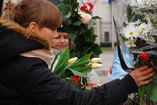 aoba pod Paacem Prezydenckim. Warszawa 10 kwietnia 2010 r.