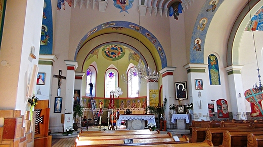 Murowana filialna cerkiew greckokatolicka p.w. Przemienienia Paskiego wzniesiona w 1927 roku. Po II-giej wojnie przejta przez koci rzymskokatolicki.