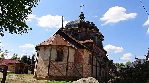 Dawna cerkiew greckokatolicka wzniesiona w w 1925 roku w miejscu poprzednich, z ktrych pierwsza unicka powstaa w 1654 roku. W latach 1947 - 1989  wykorzystywana jako magazyn. Rozpoczte ostatnio prace remontowe zostay przerwane.