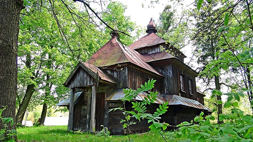 Drewniana cerkiew  Opieki Najwitszej Maryi Panny zbudowana w latach 1894 - 1896. Po 1947 roku nie uytkowana.