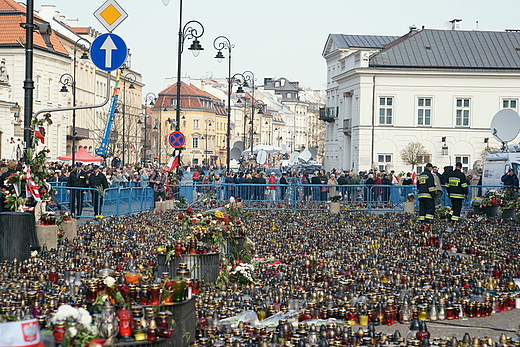 Krakowskie Przedmiecie 12 Kwietnia, przed Paacem Prezydenckim