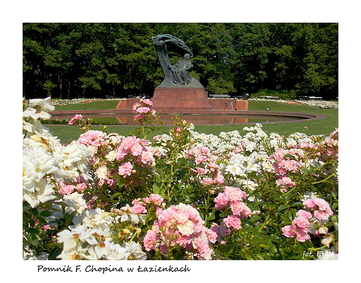 Warszawa. Pomnik F. Chopina w azienkach