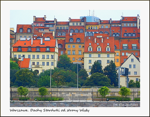 Warszawa. Dachy Starwki od strony Wisy