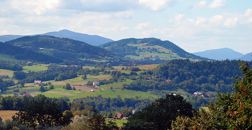Beskid Wyspowy. Panorama spod wsi Kanina.