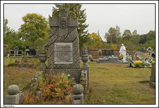 Pogorzelica - stary cmentarz przykocielny