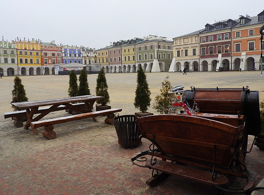 Rynek Wielki grudniowo, witecznie i bez niegu