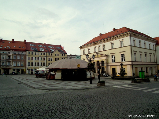 Ratusz i rynek w Zotoryi