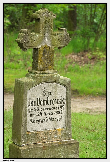 Antonin - nagrobek z 1883 roku przy kaplicy grobowej Radziwiw
