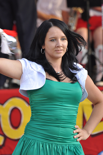 Prowadzca wystp cheerleaderka. XIV Mazowiecki Przegld Orkiestr Dtych Ursus 2010