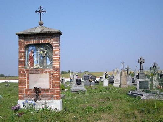 Niemirw. Cmentarz parafialny