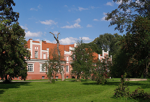 Park Miejski w Wejherowie z widocznym paacem - muzeum.
