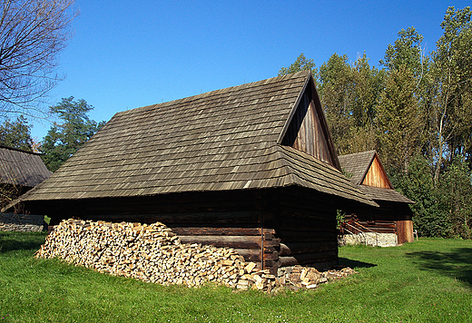 Grnolski Park Etnograficzny. Chlew z Istebnej z poczatku XVIII w.