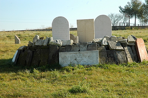 Chmielnik - lapidarium na kirkucie