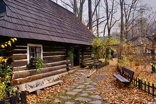 Skansen Zagroda Wsi Pszczyskiej w Pszczynie - chaupa mieszkalna z  Grzawy z 1831r.