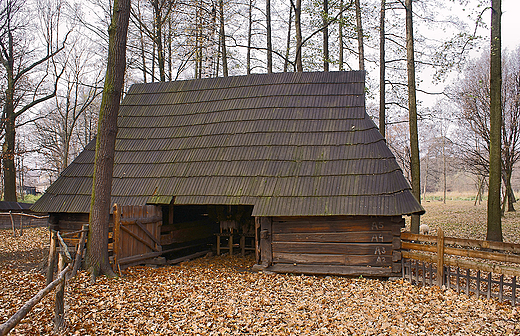 Skansen Zagroda Wsi Pszczyskiej w Pszczynie - stodoa z  Kobielic 1811r.