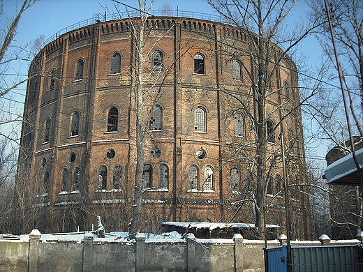 Warszawa. Ceglana obudowa zbiornika gazu.