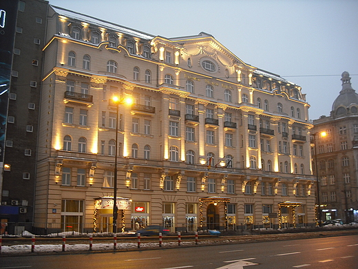 witeczna Warszawa. Hotel POLONIA przy ul. Al. Jerozolimskie 45.