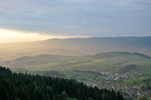 Widok z Maciejowej. W dole Rabka Sone i Lubo May