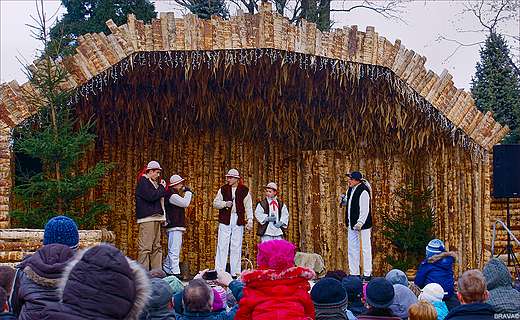 Strumieskie Betlejem -  Plenerowe Misterium Z Anioami do Betlejem  Grupa Teatralna ze Zbytkowa.