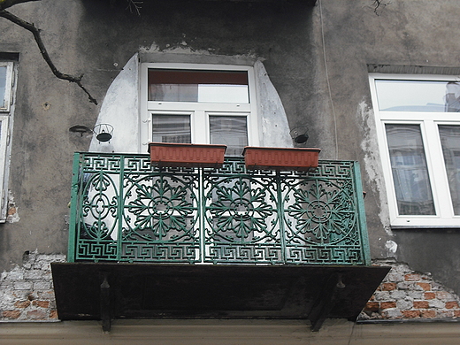 Warszawska Praga. Balkon domu przy ul. Stalowej.