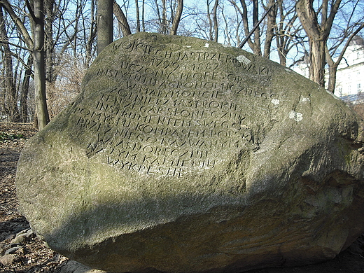 Warszawa. Fragment gazu Jastrzbowskiego z zegarem sonecznym z 1828 r. w azienkach Krlewskich.