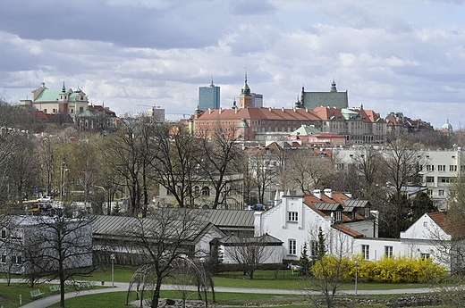 widok na Warszawe z dachu BUWu