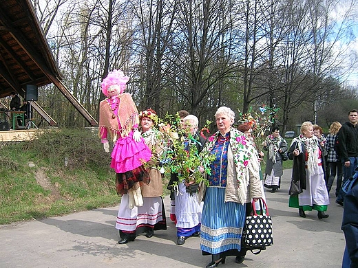 Wielkanoc w skansenie - korowd z Marzann