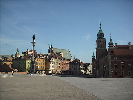 Warszawa. Plac Zamkowy wczesnym rankiem.