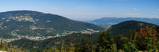 Widok spod Skrzycznego na Magur w Beskidzie lskim i pasmo Beskidu Maego.