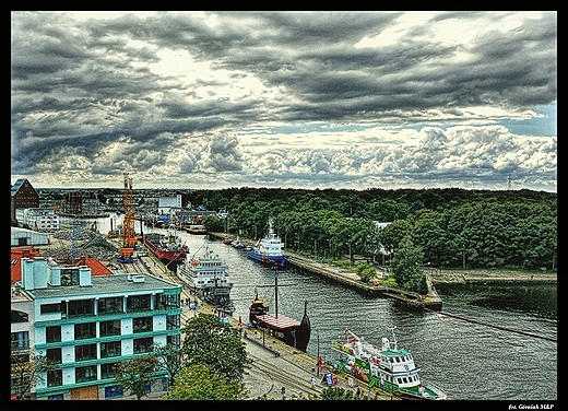 Widok z latarni morskiej na port. Koobrzeg.