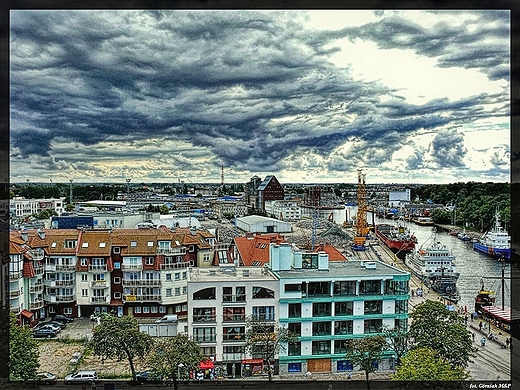 Widok z latarni morskiej na port. Koobrzeg.