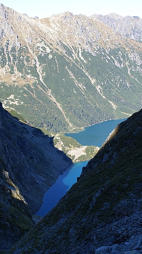 Widok ze szlaku na Czarny Staw oraz Morskie Oko