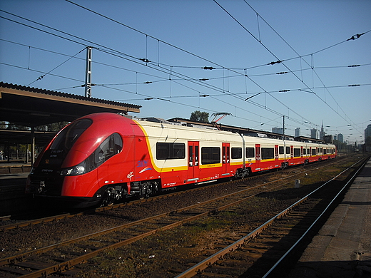 Warszawa. Pocig SKM na stacji PKP Warszawa Zachodnia.