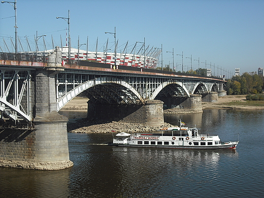 Warszawa. Most Poniatowskiego. W tle Stadion Narodowy.