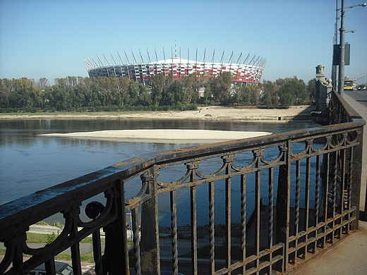 Warszawa. Widok na Stadion Narodowy z Mostu Poniatowskiego.