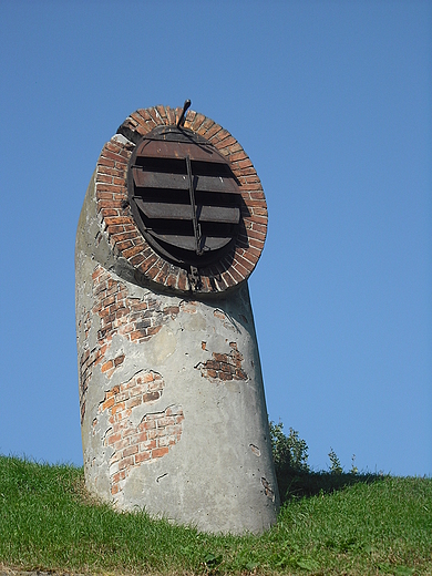 Warszawa. Fort Bema. Zwieczenie szybw wentylacyjnych.