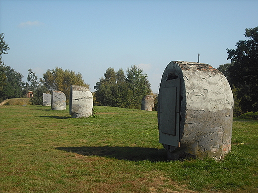 Warszawa. Fort Bema. Zwieczenia szybw wentylacyjnych.