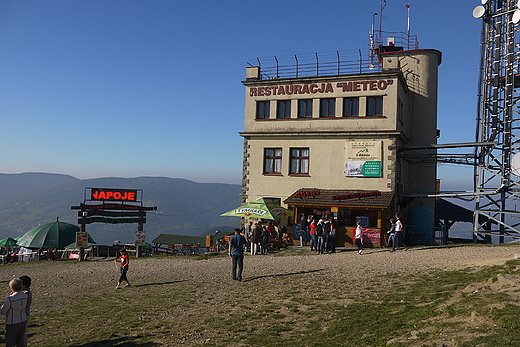 Beskid May. Wycieczka na Gr ar. Zabudowania na szczycie aru.