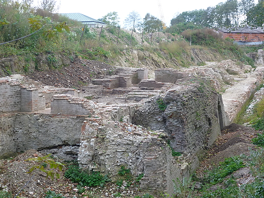 fundamenty budowli na tyach paacu Zamoyskich