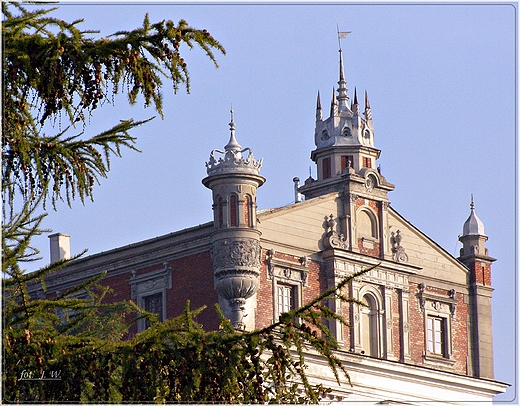 WIEYCZKI I ZDOBIENIA TEATRU im. ANDERSENA