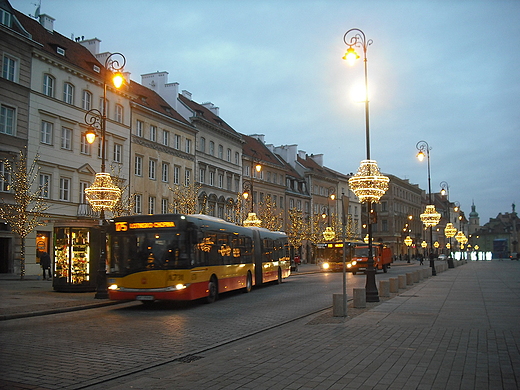 Warszawa. Prby iluminacji witecznej na Krakowskim Przedmieciu.