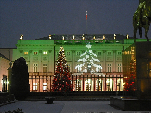 Warszawa. Iluminacja Paacu Prezydenckiego.