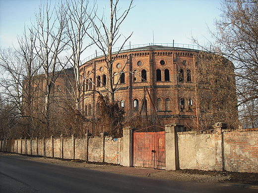 Warszawa. Gazownia Warszawska. Zabytkowe zbiorniki gazu.