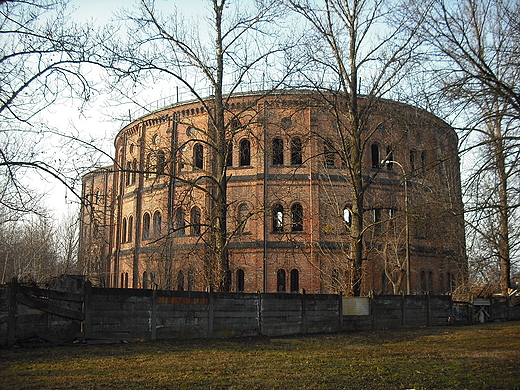 Warszawa. Gazownia Warszawska. Zabytkowe zbiorniki gazu.