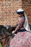 Oblenie Malborka 2012 - redniowieczna dama na koniu