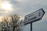 Sromw - drogowskaz przy szosie poznaskiej
