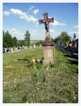 na cmentarzu w Rogach