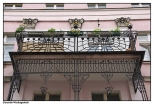 Ostrw Wielkopolski - jeden z wielu piknych balkonw na ul. Kolejowej