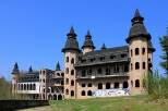 apalice - wspczesny zamek